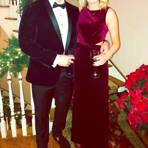 Lulu’s maroon velvet gown - size S